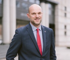 Lincoln Davies